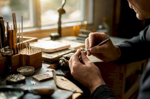 Jeweler setting clarity enhanced diamond in ring