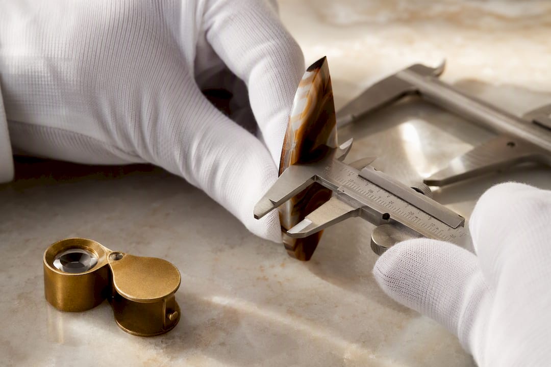 Calipers measuring an irregular pendant edge