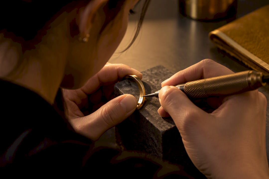 Artisan engraving inside ring band