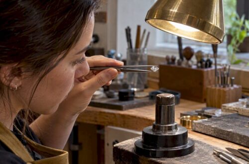 Round diamond shown in side profile