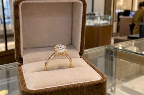 Diamond ring showing paired setting claws