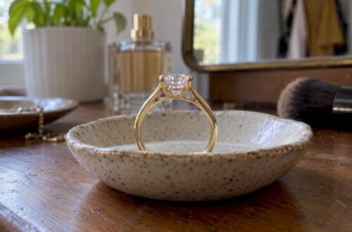 Gold hybrid ring with arches and gallery wire