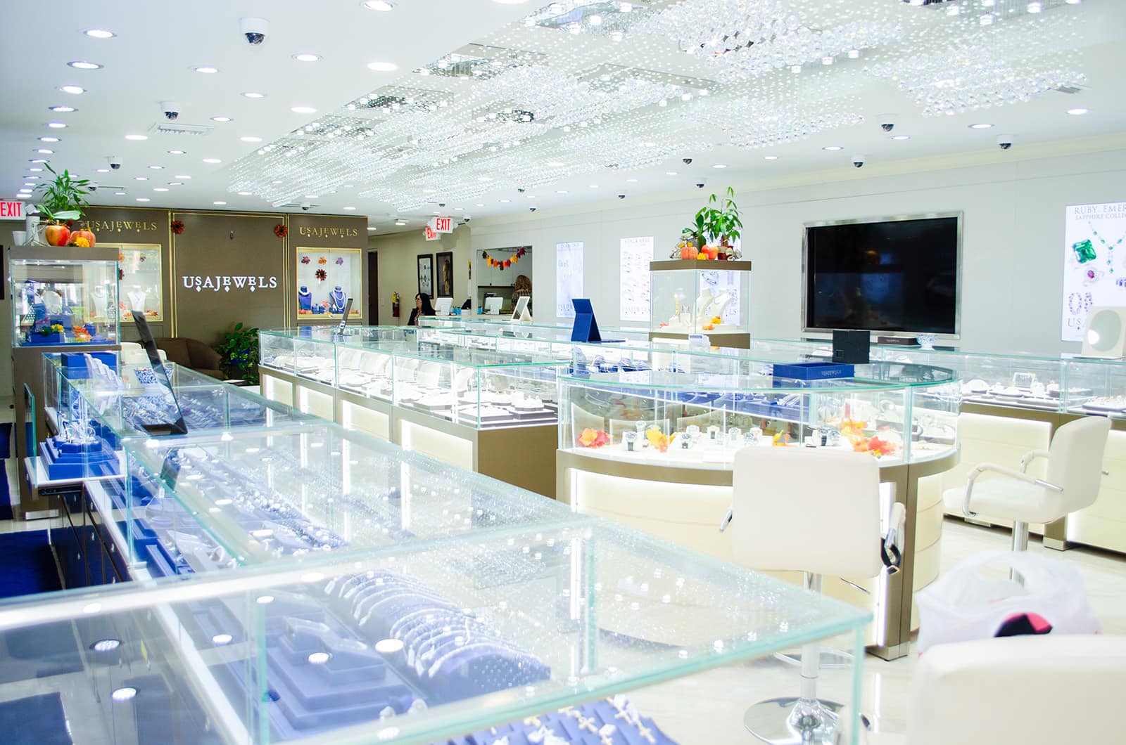 USA Jewels founders — a family tradition in fine jewelry