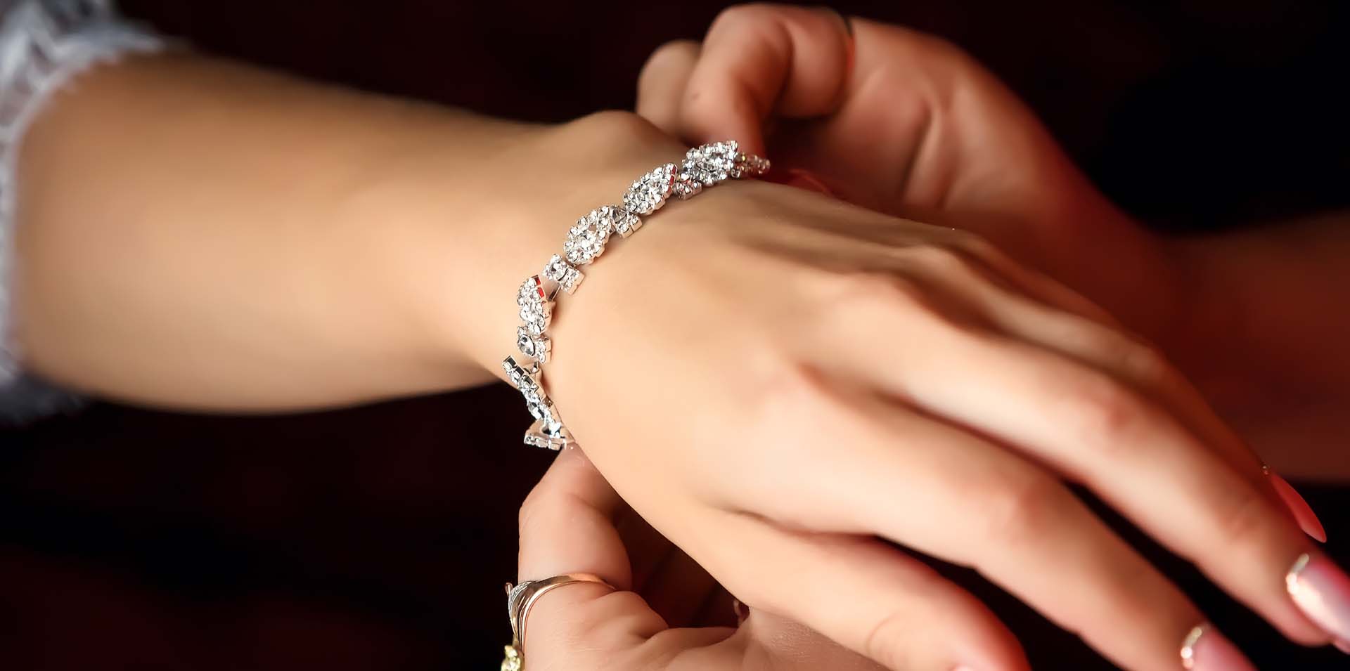 Bracelet collections at USA Jewels