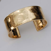 14K Yellow Gold Hammered Cuff Bangle, 22.0mm, Shiny