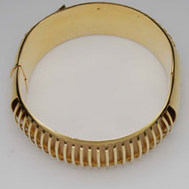 18K Yellow Gold Bangle with Ridges