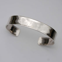 18K White Gold Hammered Cuff Bangle Bracelet, 12.0mm, Shiny