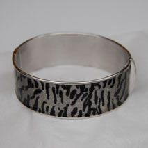 Sterling Silver Zebra Sparkle 20.0mm Hinged Bangle