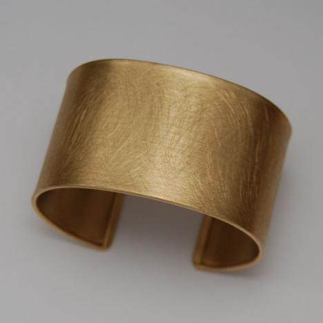 7-Inch 14K Yellow Gold Scratched Cuff Bangle 37.0mm, Satin