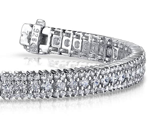 Flashy Prong Set  Diamond Bracelet