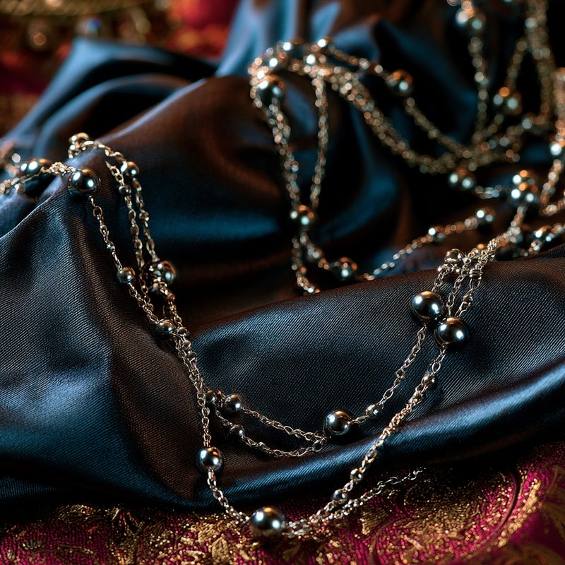 Bead Chains in gold and platinum