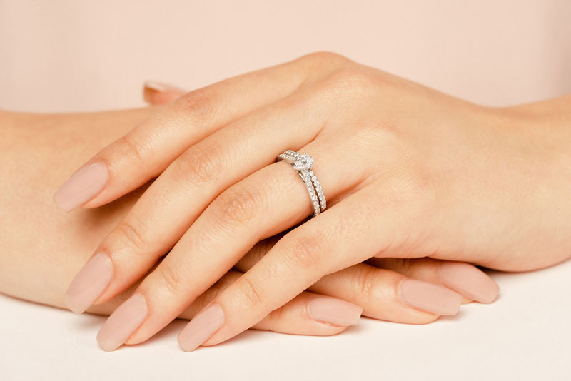Splendid Pear Shape Bridal Set - view 3